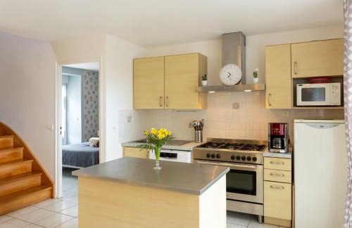 Saint-Meloir-des-Ondes House | Holiday Home Coquelicot by Interhome