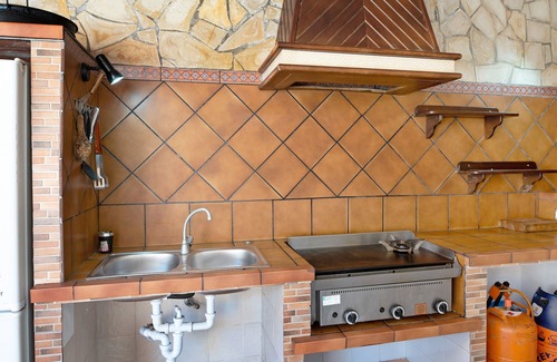Cabrita House | Holiday Home 'Agradable Casa Con Piscina' with Sea View, Private Pool and Wi-Fi
