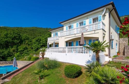 Martina House | Holiday Home Albertina-2 by Interhome