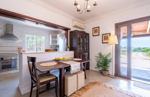 Marratxi House | Holiday Home 'Alegrías' with Mountain View, Wi-Fi and Air Conditioning