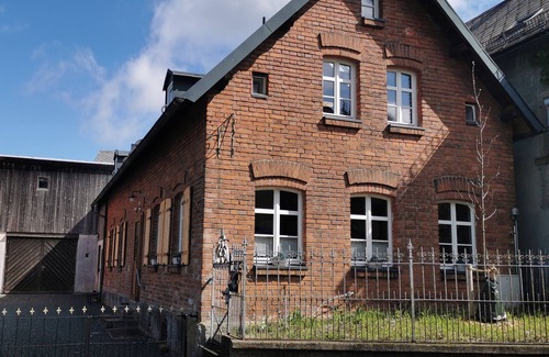 Presseck House | Holiday Home 'Alte Schlosserei' with Private Terrace, Private Garden and Wi-Fi