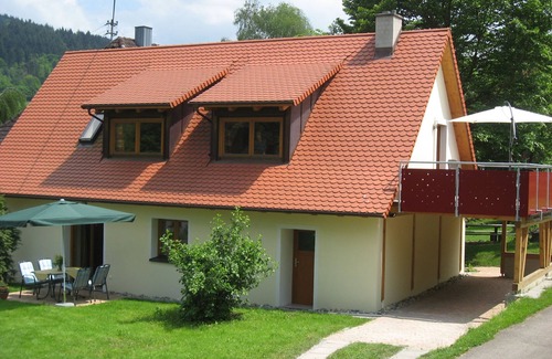 Grunern House | Holiday Home 'Am Kropbach' with Mountain View, Private Terrace and Wi-Fi