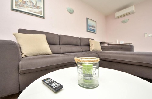 Privlaka House | Holiday Home Ana by Interhome