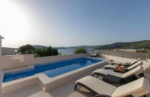Razanj House | Holiday Home Ante - with pool & gym