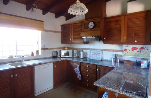 Alcalar House | Holiday Home at Portimão with Fenced Garden