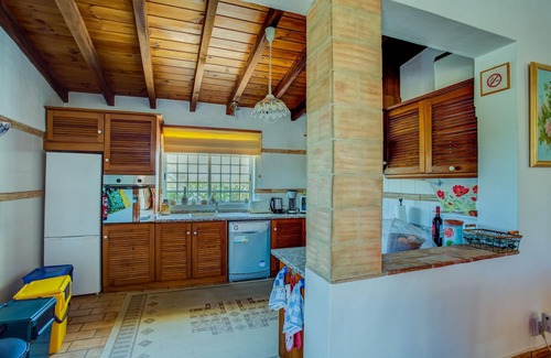 Alcalar House | Holiday Home at Portimão with Fenced Garden