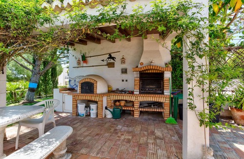 Alcalar House | Holiday Home at Portimão with Fenced Garden