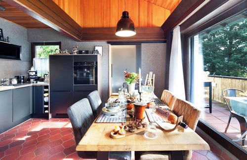 Waldeck House | Holiday Home 'Auszeyt Für Vier' with Private Terrace, Private Garden and Wi-Fi