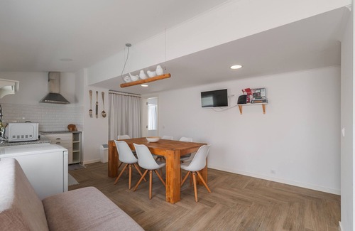 Malveira da Serra House | Holiday Home 'Between Mountain and Sea' with Mountain View, Private Terrace and Wi-Fi