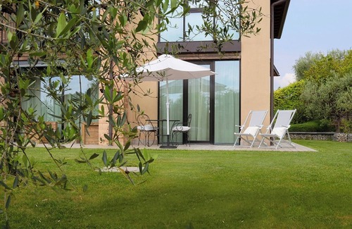 Affi House | Holiday Home 'Biancaleo Homes Villa' with Private Pool, Wi-Fi and Air Conditioning