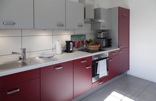 Boren House | Holiday Home 'Brise' with Private Terrace, Shared Garden and Wi-Fi