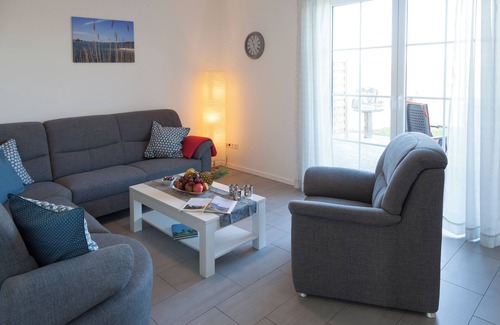 Boren House | Holiday Home 'Brise' with Private Terrace, Shared Garden and Wi-Fi