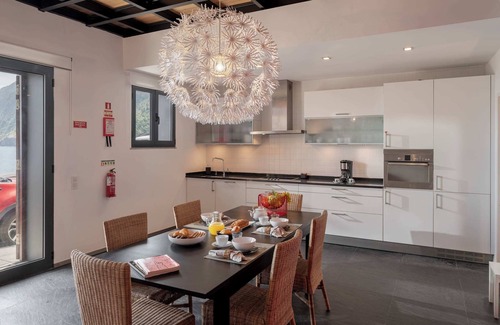 Porto Moniz House | Holiday Home by the Sea, Pipas do Avô - Seixal