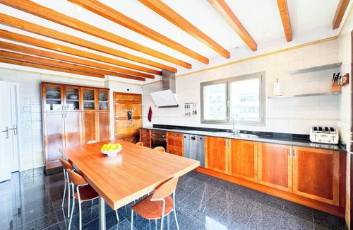 Can Pastilla House | Holiday Home 'Cala Estancia' with Private Terrace, Wi-Fi and Air Conditioning