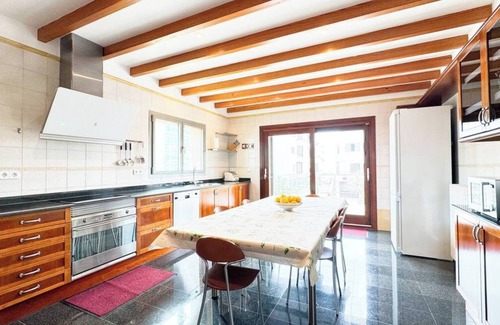 Can Pastilla House | Holiday Home 'Cala Estancia' with Private Terrace, Wi-Fi and Air Conditioning