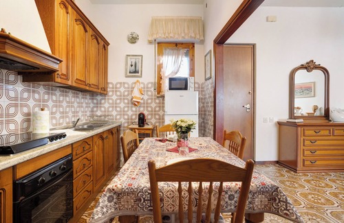 Torre del Lago Puccini House | Holiday Home 'Casa Delle Ortensie' with Private Terrace, Private Garden and Wi-Fi