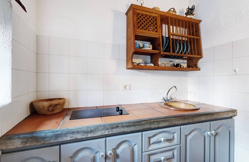 Los Llanillos House | Holiday Home 'Casa Rural Los Llanillos' with Sea View, Private Terrace and Wi-Fi