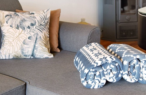 Lombo do Doutor Cottage | Holiday Home "Casa Orquídea" with Terraces & Wi-Fi