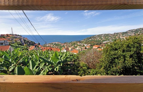 Ponta do Sol House | Holiday Home 'Casa Carreira' with Sea View, Pool & Wi-Fi