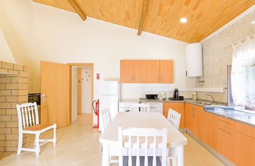 Baiona House | Holiday Home 'Casa Dos Lírios' with Mountain View, Private Terrace and Wi-Fi