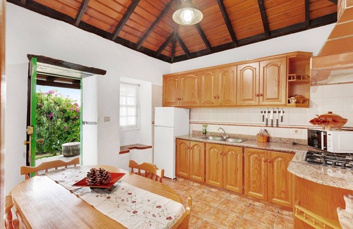 Tijarafe House | Holiday Home 'Casa Serradero' with Sea View, Private Pool and Wi-Fi