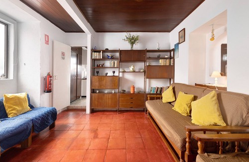 Azenhas do Mar House | Holiday Home 'Casa Sol E Mar' with Sea View, Private Terrace and Wi-Fi