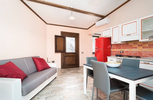 Dorgali House | Holiday Home 'Casa Stella' with Lake View, Wi-Fi and Air Conditioning