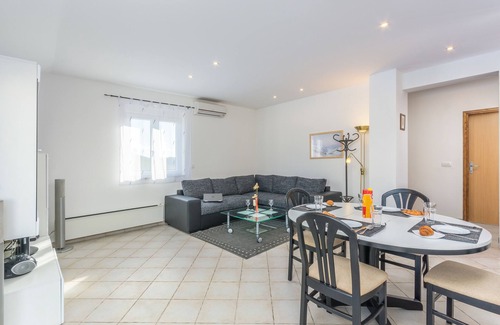 Rakalj House | Holiday Home CasaVida heated pool