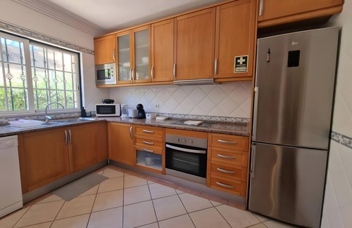 Santa Eulalia House | Holiday Home 'Charming Albufeira' with Shared Pool, Wi-Fi and Air Conditioning