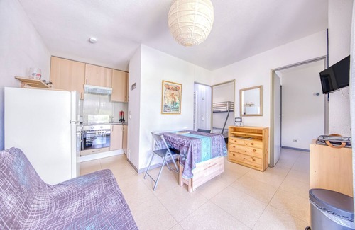 Hourtin Port House | Holiday Home - Comfortable Chalet in Pedestrian Residence with Garden & Parking