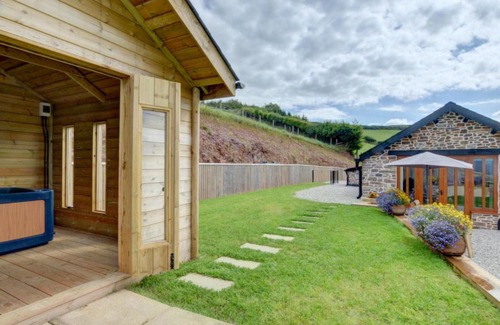 Worlington House | Holiday Home Crow by Interhome