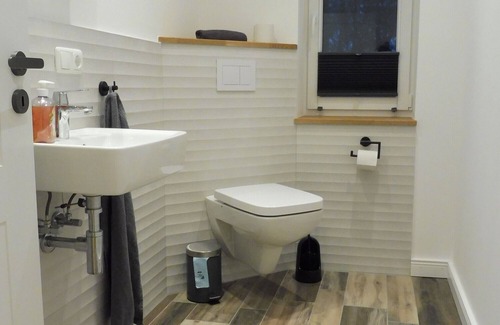 Oesterwurth House | Holiday Home 'Dat Rode Huus' with Private Terrace, Private Garden and Wi-Fi