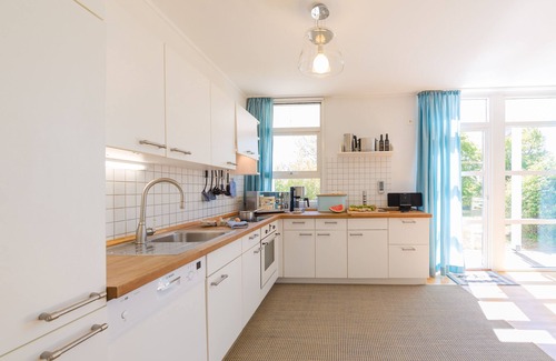 Trent House | Holiday home on the Baltic Sea, near the beach, sauna, whirlpool and barbecue hut