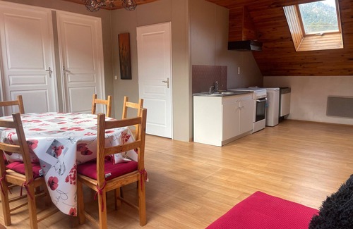 Treminis House | Holiday Home 'Des Granges' with Mountain View, Private Terrace and Wi-Fi