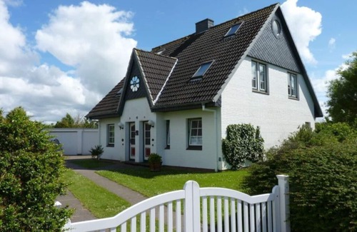 Friedrichskoog-Spitze Apartment | Holiday home dike grass