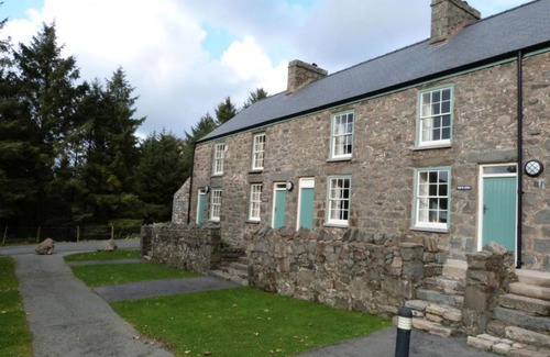 Rhyd-y-clafdy House | Holiday Home Dwy by Interhome