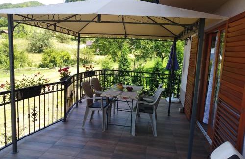 Sumece House | Holiday Home Dzeni