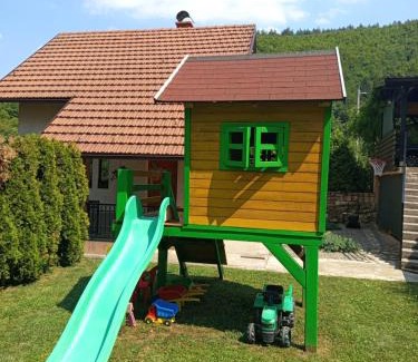 Sumece House | Holiday Home Dzeni