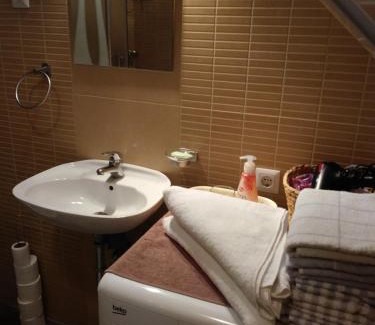 Sumece House | Holiday Home Dzeni