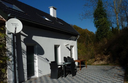 Ammeldingen bei Neuerburg House | Holiday Home 'Eifel Atrium' with Private Terrace and Wi-Fi