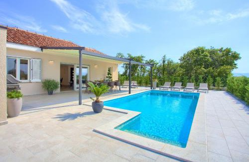 Vrh Villa | Holiday Home Elegant
