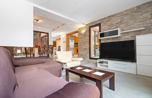 Bonmont Terres Noves House | Holiday Home "Villa Juanillo" with Mountain View, Private Pool & Wi-Fi