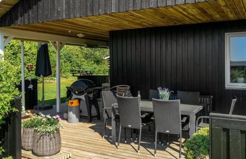 Hou House | Holiday Home Esalina - from the sea by Interhome