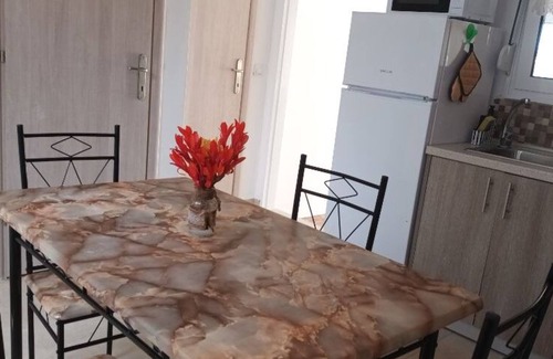 Sinarades House | Holiday Home 'Estate Patsou' with Mountain View, Private Terrace and Wi-Fi