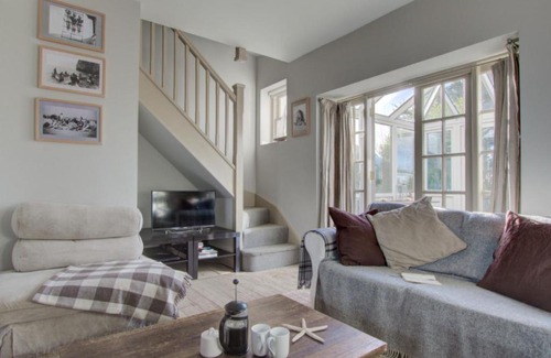 Fairlight House | Holiday Home Fairlight Coastguard by Interhome