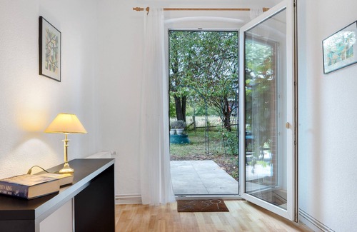 Karwitz House | Holiday Home 'Feldblick' with Private Terrace, Private Garden and Wi-Fi