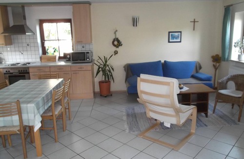 Neuendettelsau House | Holiday Home 'Ferienhaus Bis 5 Personen' with Shared Terrace and Wi-Fi