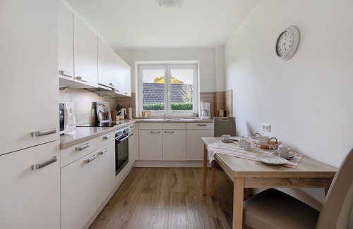 Schwabstedt House | Holiday Home 'Ferienhaus Ingwersen' with Private Terrace, Private Garden and Wi-Fi