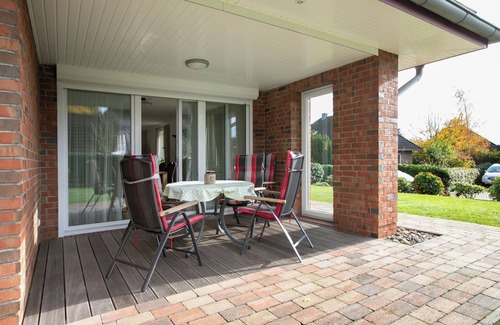 Schwabstedt House | Holiday Home 'Ferienhaus Ingwersen' with Private Terrace, Private Garden and Wi-Fi