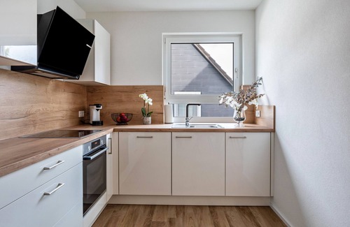Ebringen Apartment | Holiday Home 'Ferienhaus Ebringen' with Private Terrace, Balcony and Wi-Fi